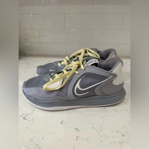 Nike KYRIE LOW 5 EP Sneakers Shoes size 10.5 basketball shoes tennis shoes